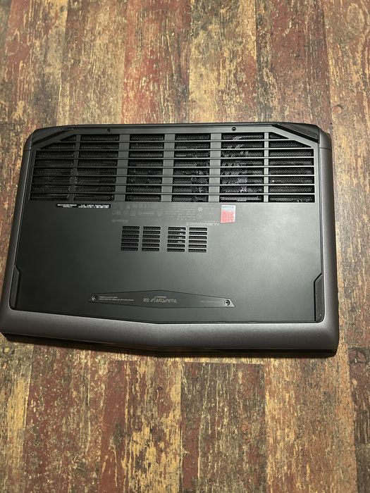 Gaming Laptop Alienware 17,идва със зарядно