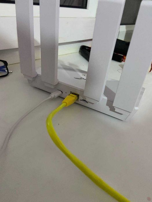 simsiz wifi sim karta bilan ishlaydi. Sim karta si ham sotiladi yonida