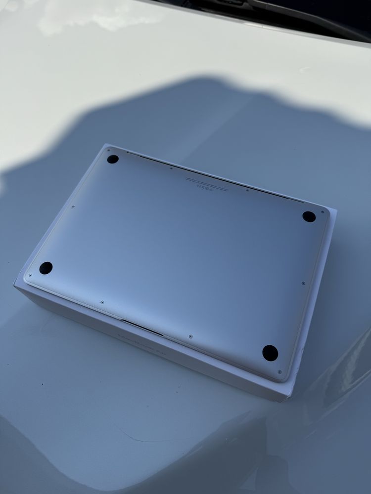 Продаю MacBook Air M1 2020 — как новый