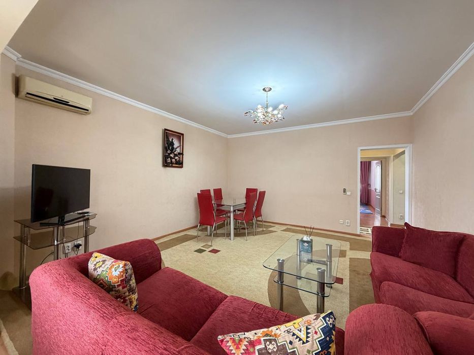 Продаётся 3-х комнатная 75 м2  Паркентский рынок