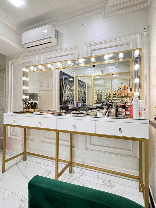 Продаётся стол визажиста с зеркалом к-т