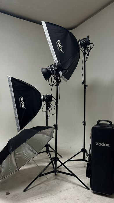 Продам импульсный свет Godox MS 300D  состояние новое все как на фото