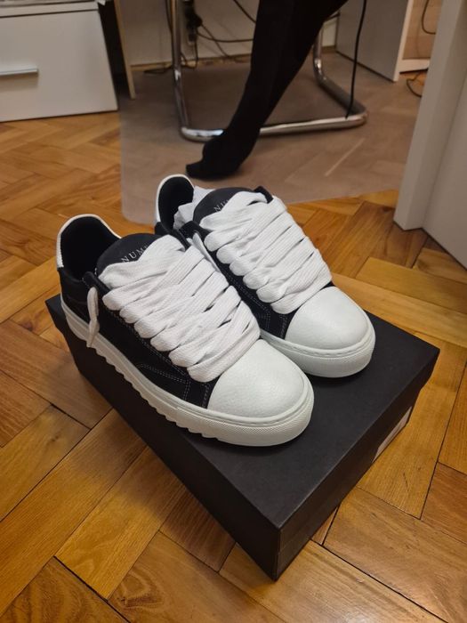 Numeriś atelier acrylic black