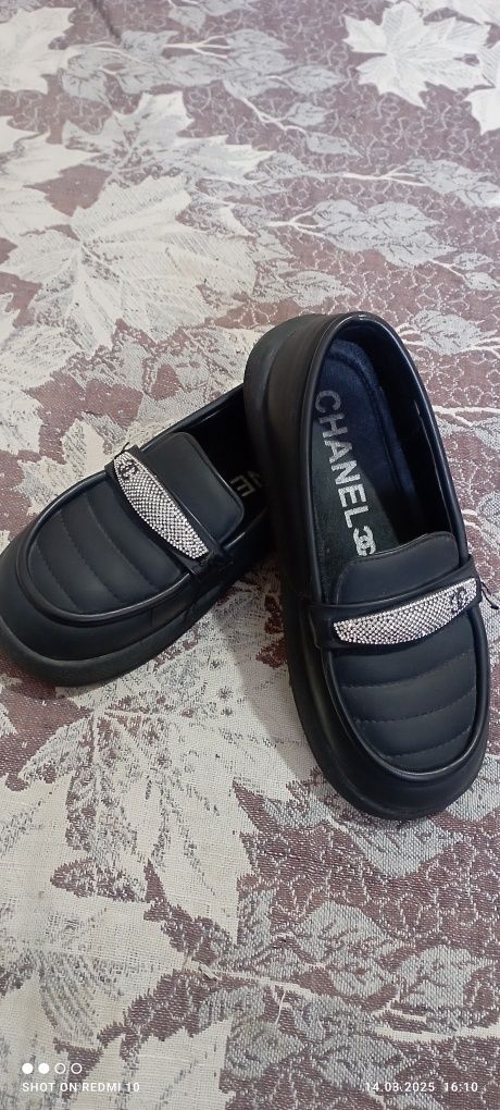 Продам обувь для девочек