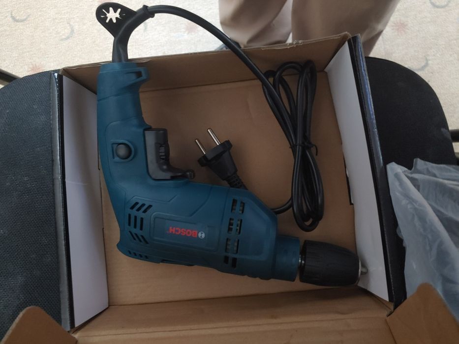 Продается дрель новая