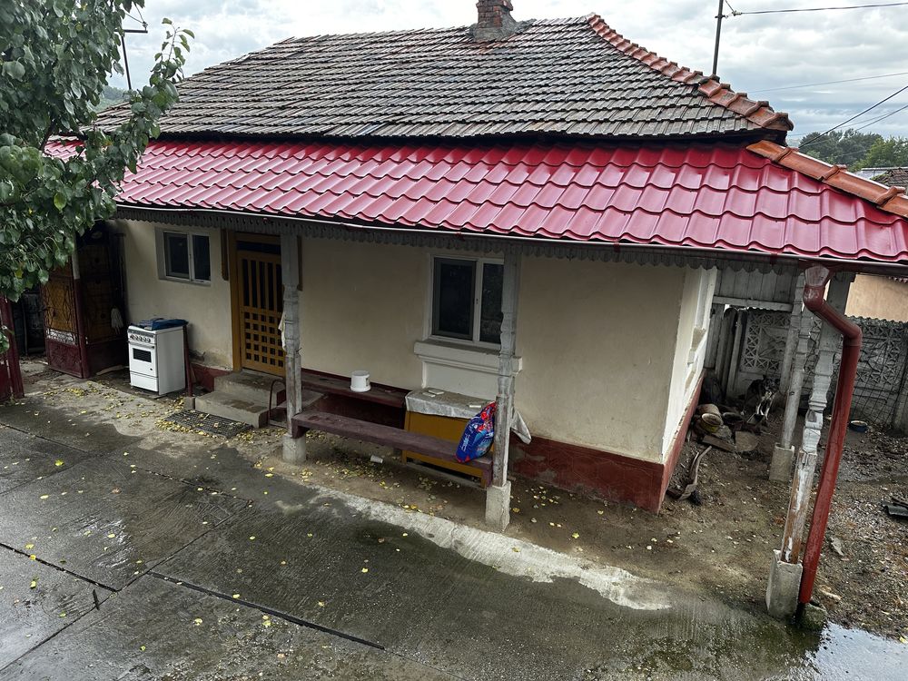 Vand 2 case si teren in com Orlesti jud VALCEA