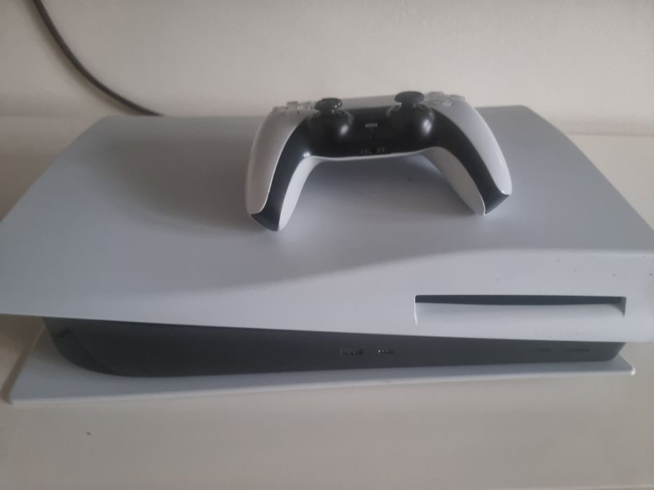 Продам Sony PlayStation 5 в отличном состоянии.