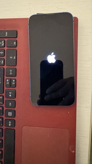 Продавам Iphone 13