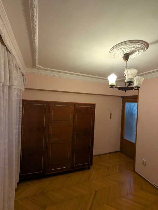 Apartament 3 camera de vanzare