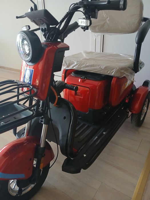 Акумулаторна триколка за възрастни хора