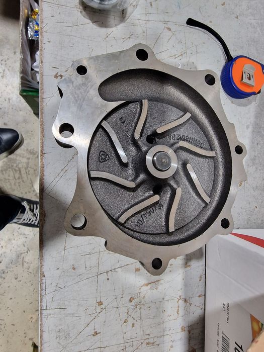 Pompa apa tractor ford 7810 import Italia pe original preț 650 lei se