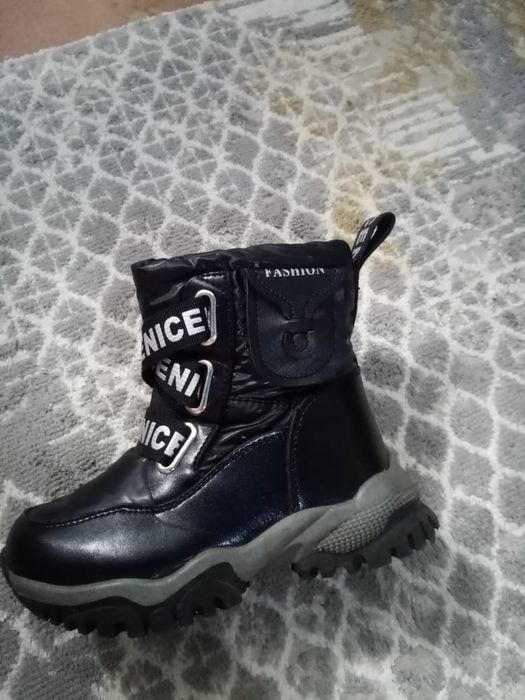 Продам детский сапоги дутш