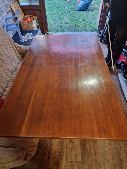 Трапезна маса Баварска орех  комплект със шест стола