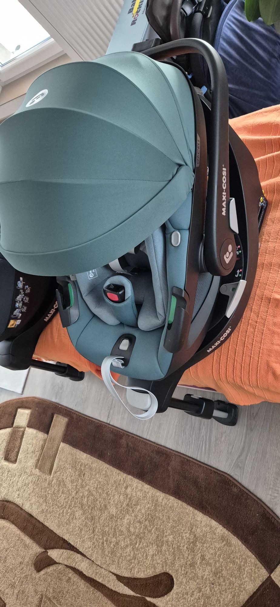Scoica auto pentru copii Maxi-Cosi Pebble 360 I-Size Essential Green