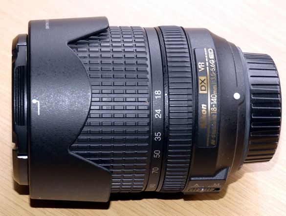 Nikon AF-S DX NIKKOR 18-140mm f / 3.5-5.6