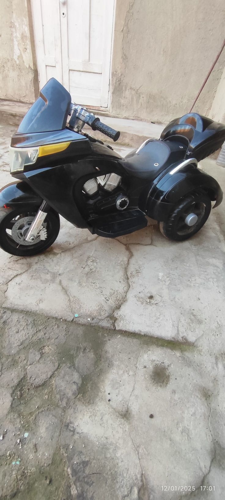 Bolalar mototsikli sotiladi