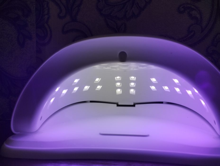 Продам лампу для маникюра.