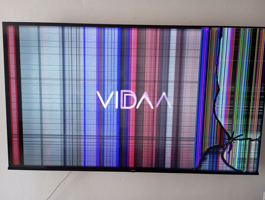 Vând tv 190 cm ,ecran spart ,tv are 1 an