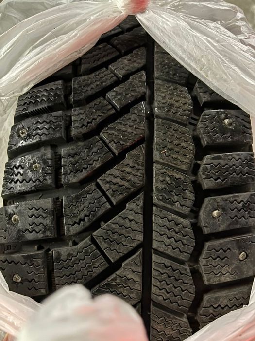 Продам шины шипованные зимние