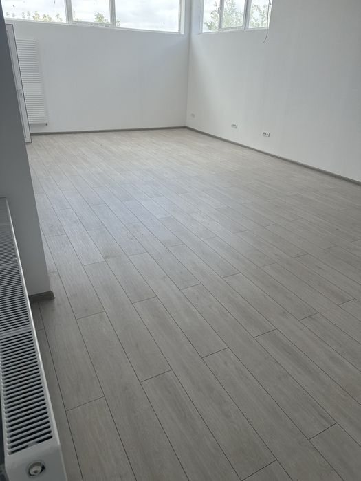 Montaj parchet plinta herringbone