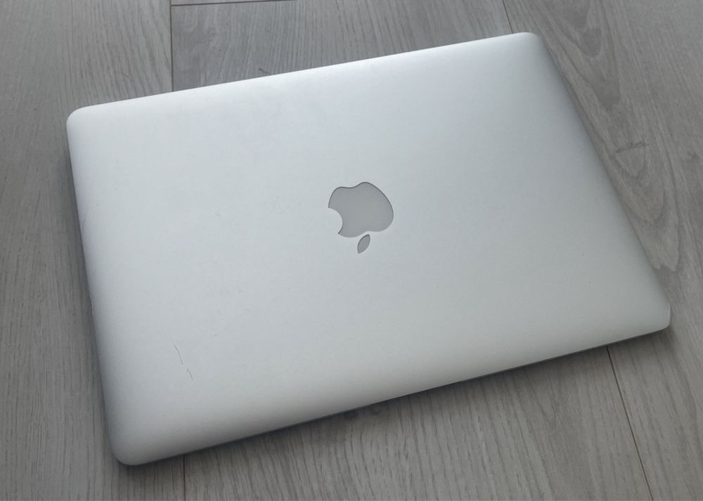 Laptop Apple Macbook Air  256 GB memorie  8 GB Ram