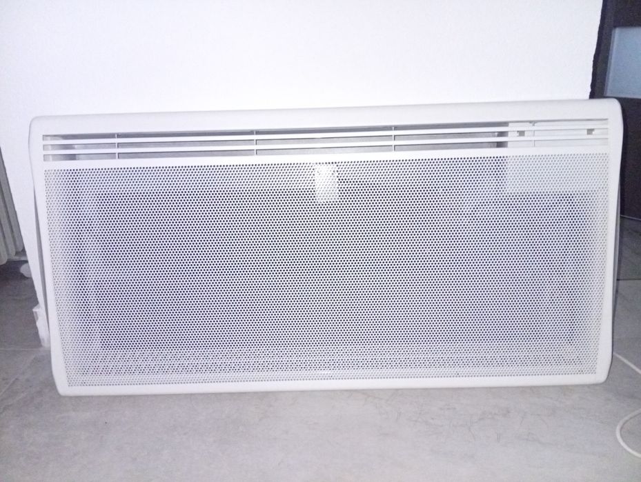 Vând calorifer electric