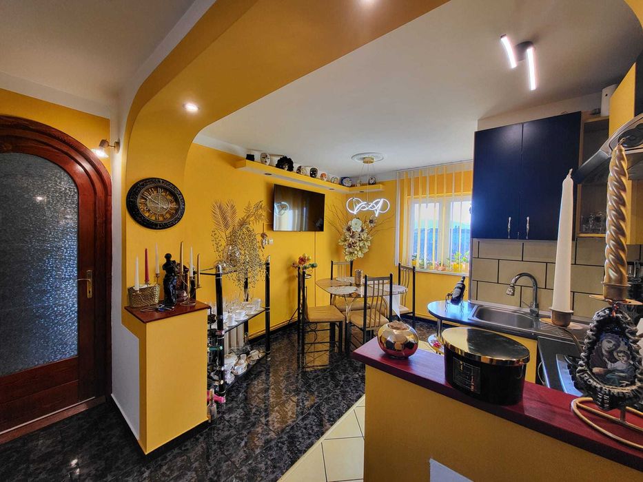 , Vand apartament 2 camere,    2 balcoane, pret negociabil