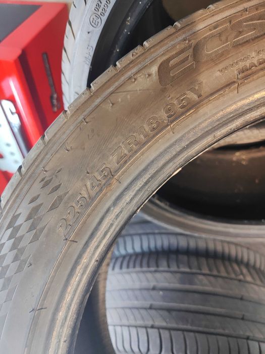 2бр.летни гуми 225/45/18 Kumho