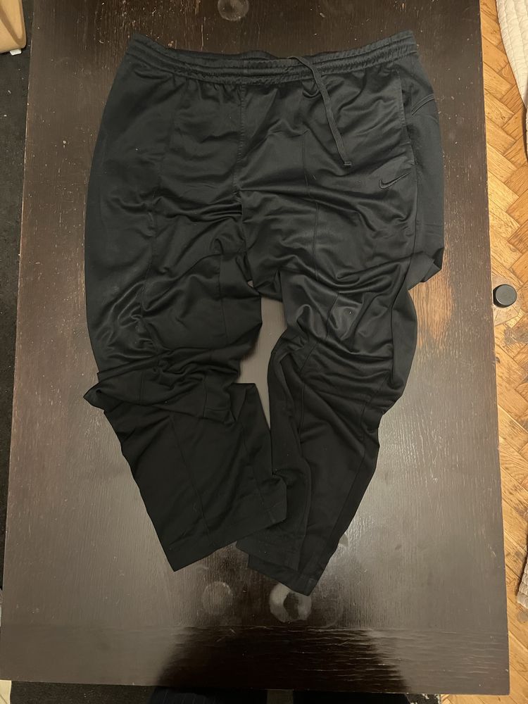 pantaloni nike de fas negrii baggy vintage marimea XL(nu adidas,bape)