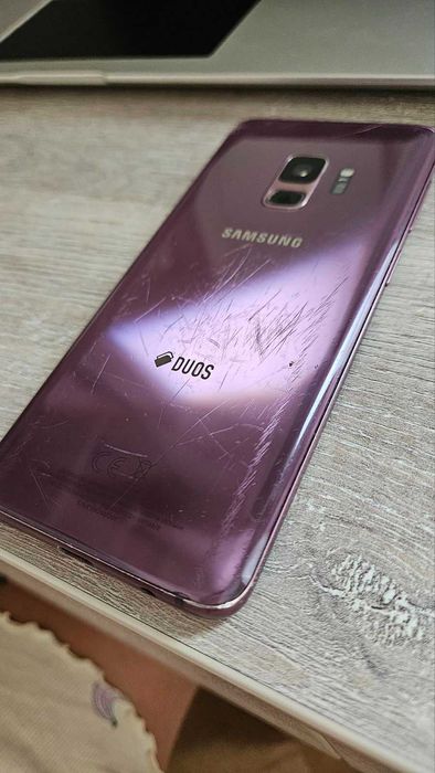 Samsung Galaxy S9 64GB Dual Sim добро състояние, леко счупено на гърба