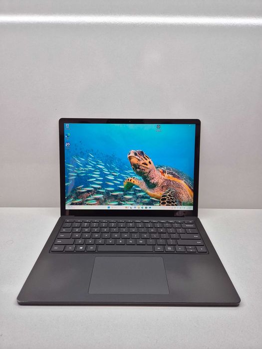 Microsoft Surface Core i7-1065G7 16/256 Ekran 13.5  Narxi: 299$