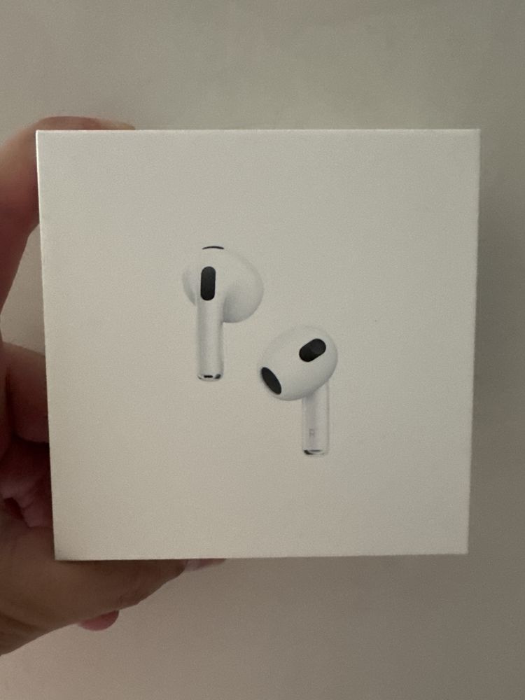 Безжични слушалки Apple Airpods 3