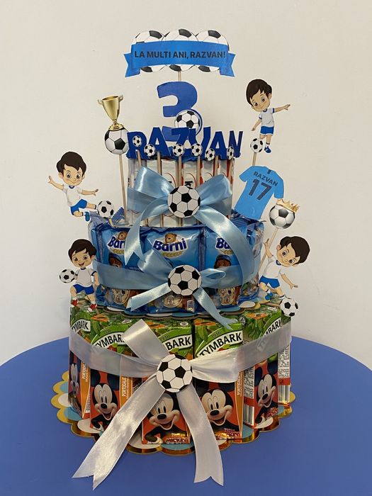 Tort dulciuri ambalate.