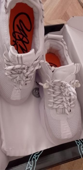 Versace chain reaction