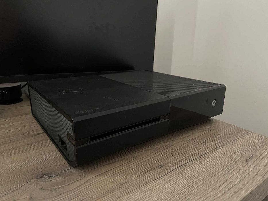 Xbox one 500 GB și FIFA 25