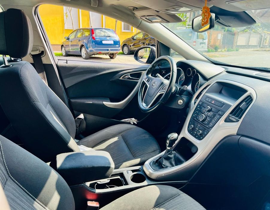 Opel Astra J 2011, 1.4 Benzina+GPL