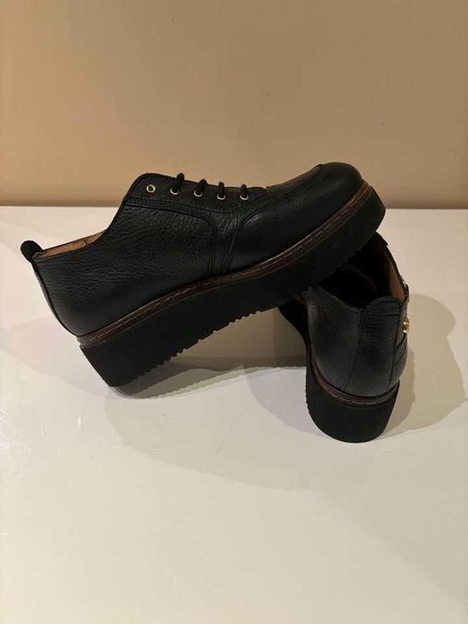 Дамски кожени обувки LOVE MOSCHINO
50 лв.