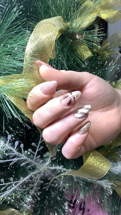 Стойкий новогодний маникюр. Дизайн в подарок. 180.000 сум