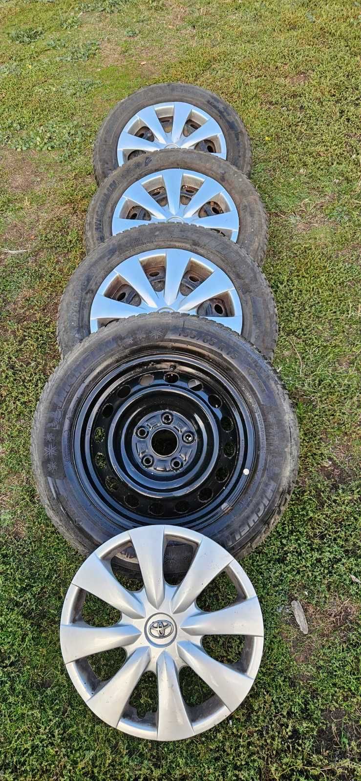4бр железни джанти, тасове за Тойота  и зимни гуми Michelin 15 цола