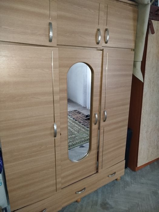 Șifonier cu picioare,3 usi