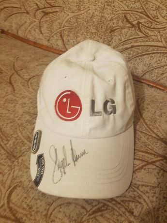 Șapcă LG cu semnătura unui mare hocheist canadian- nouă