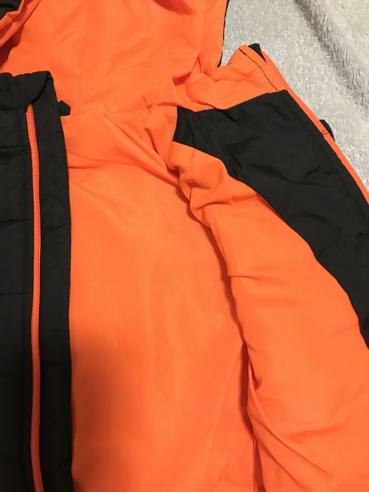 Продавам черно яке Найк за момче