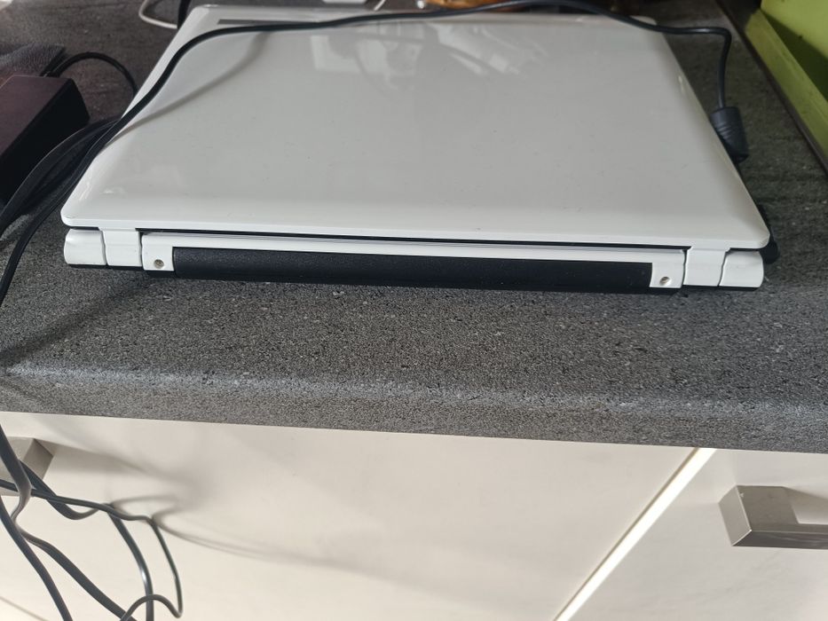 Laptop Terra mobile 1211 M72SR