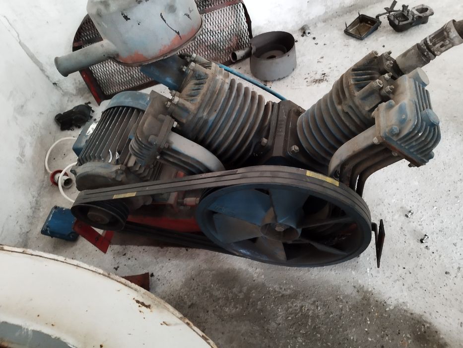 Стационарен двубутален компресор