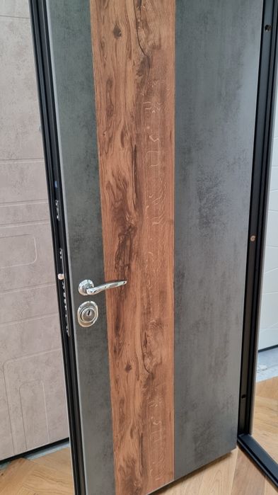 Ușă de intrare pentru Apartament