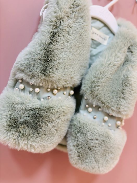 Vesta blanita superba