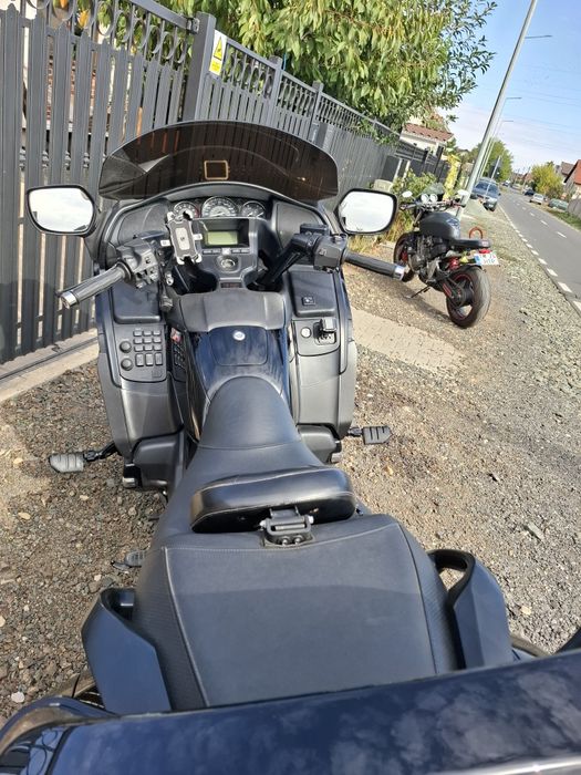 Motociclete HONDA Goldwing F6B si Hornet