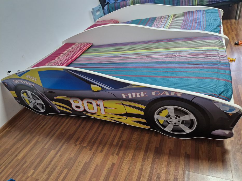 Vand patuturi copii in forma de mașinuța