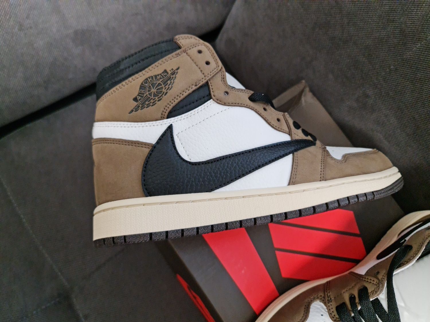Jordan 1 High Travis Scott