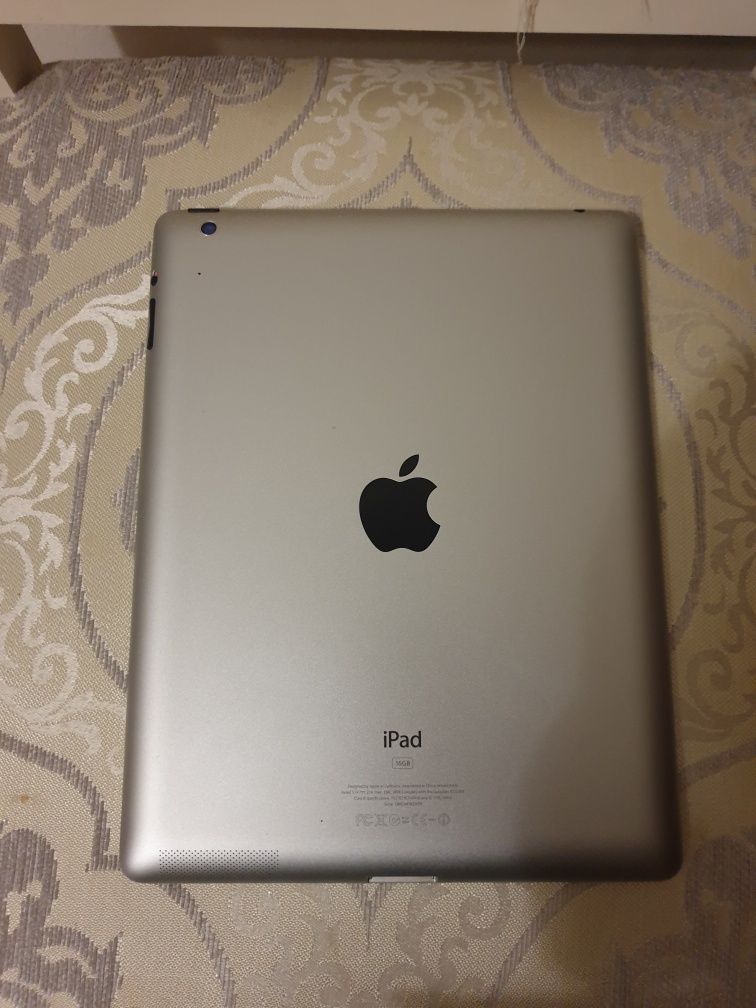 Продам на запчасти iPad3.